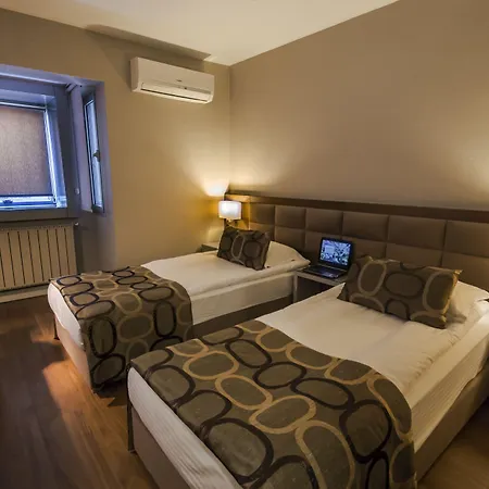 ホテル The New Zeybek 3*