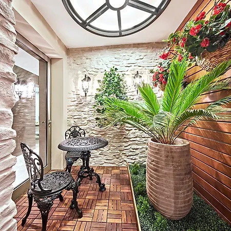 ホテル The New Zeybek イズミル